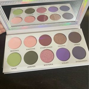 Brand new. Ace beaute violet sage palette